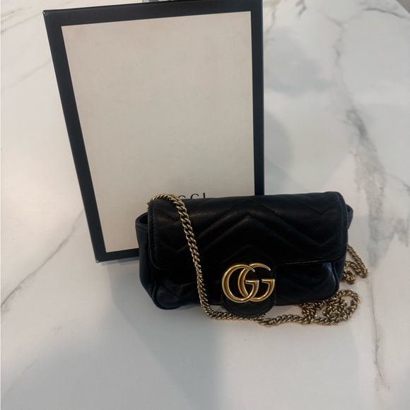Gucci Black Quilted Crossbody Bag with Gold Chain - Picture 3 of 8